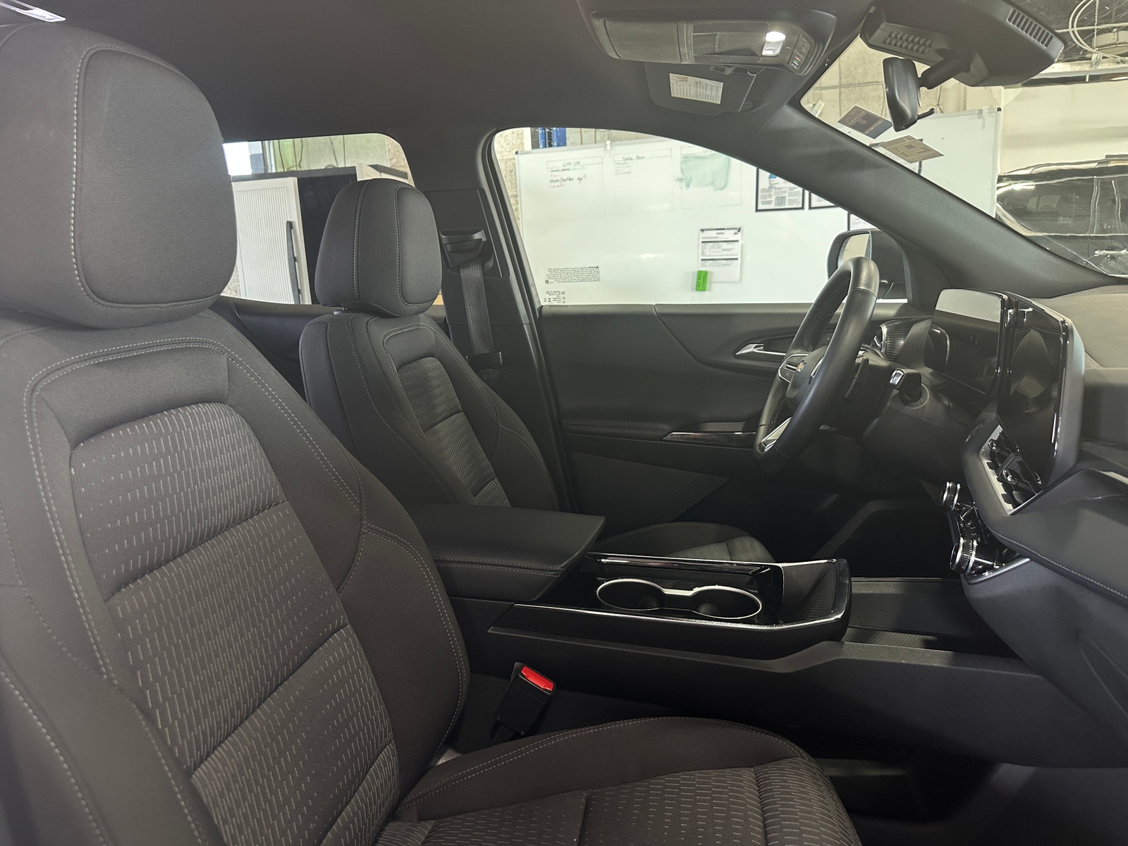 Thumbnail: 2025 Chevrolet Equinox - 2