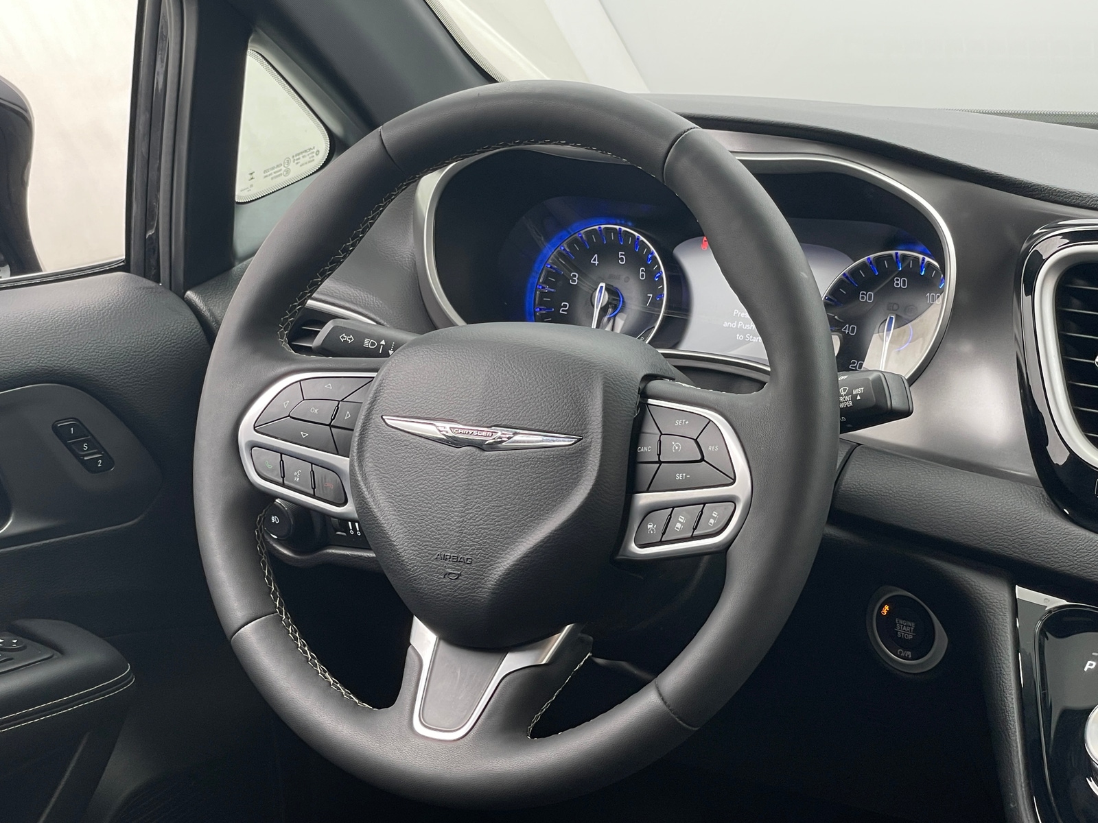 Thumbnail: 2025 Chrysler Pacifica - 4