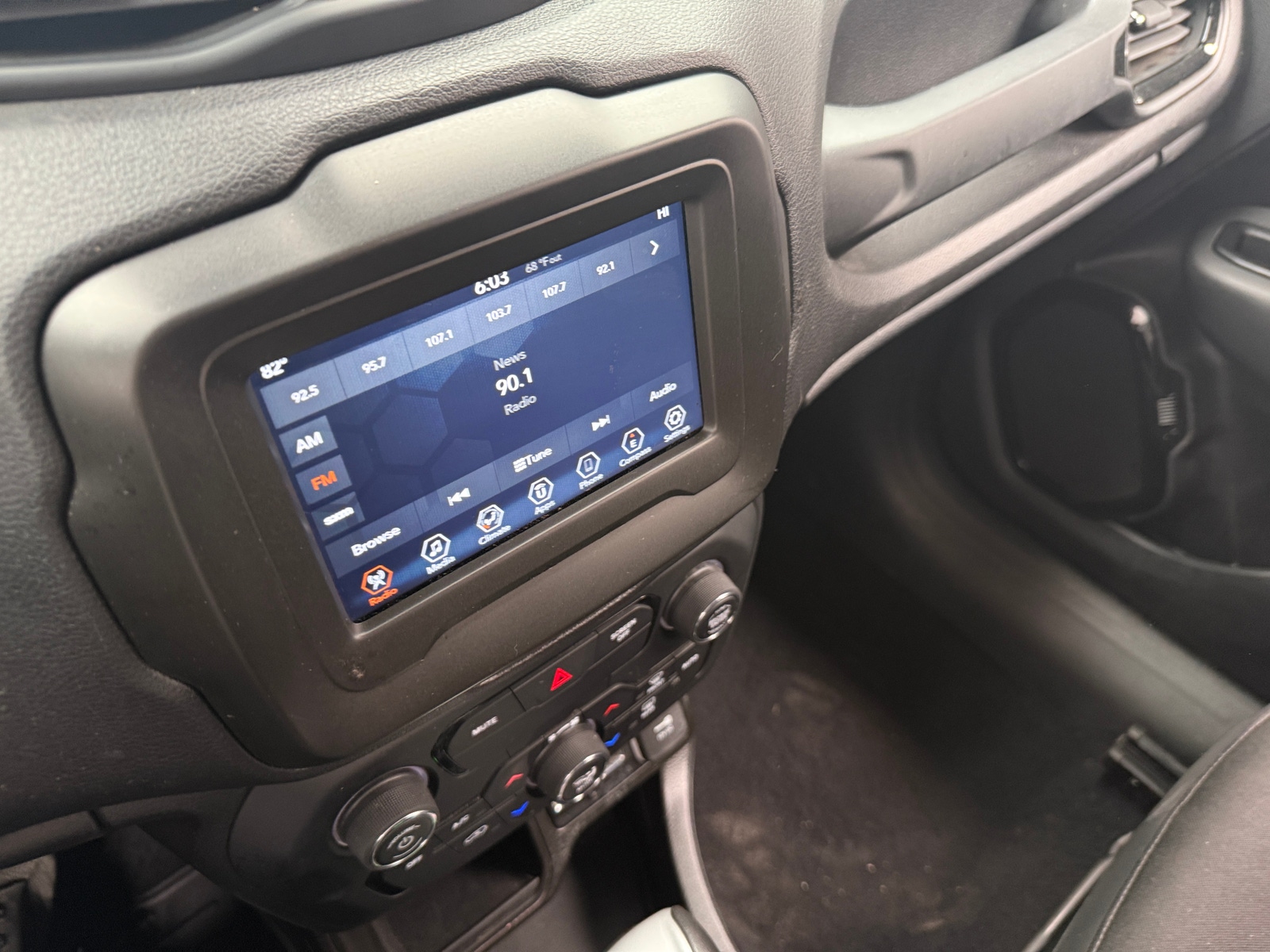 Thumbnail: 2020 Jeep Renegade - 4