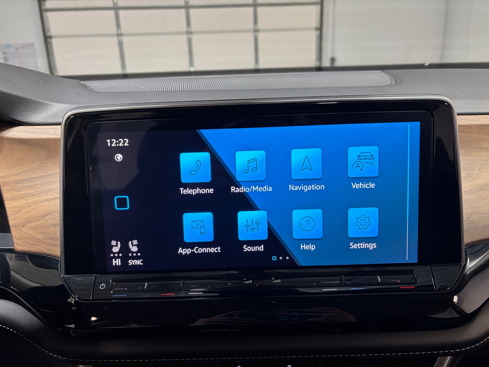 Thumbnail: 2024 Volkswagen Atlas - 3