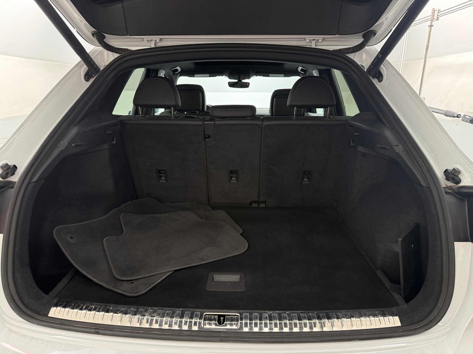 Thumbnail: 2023 Audi Q3 - 6