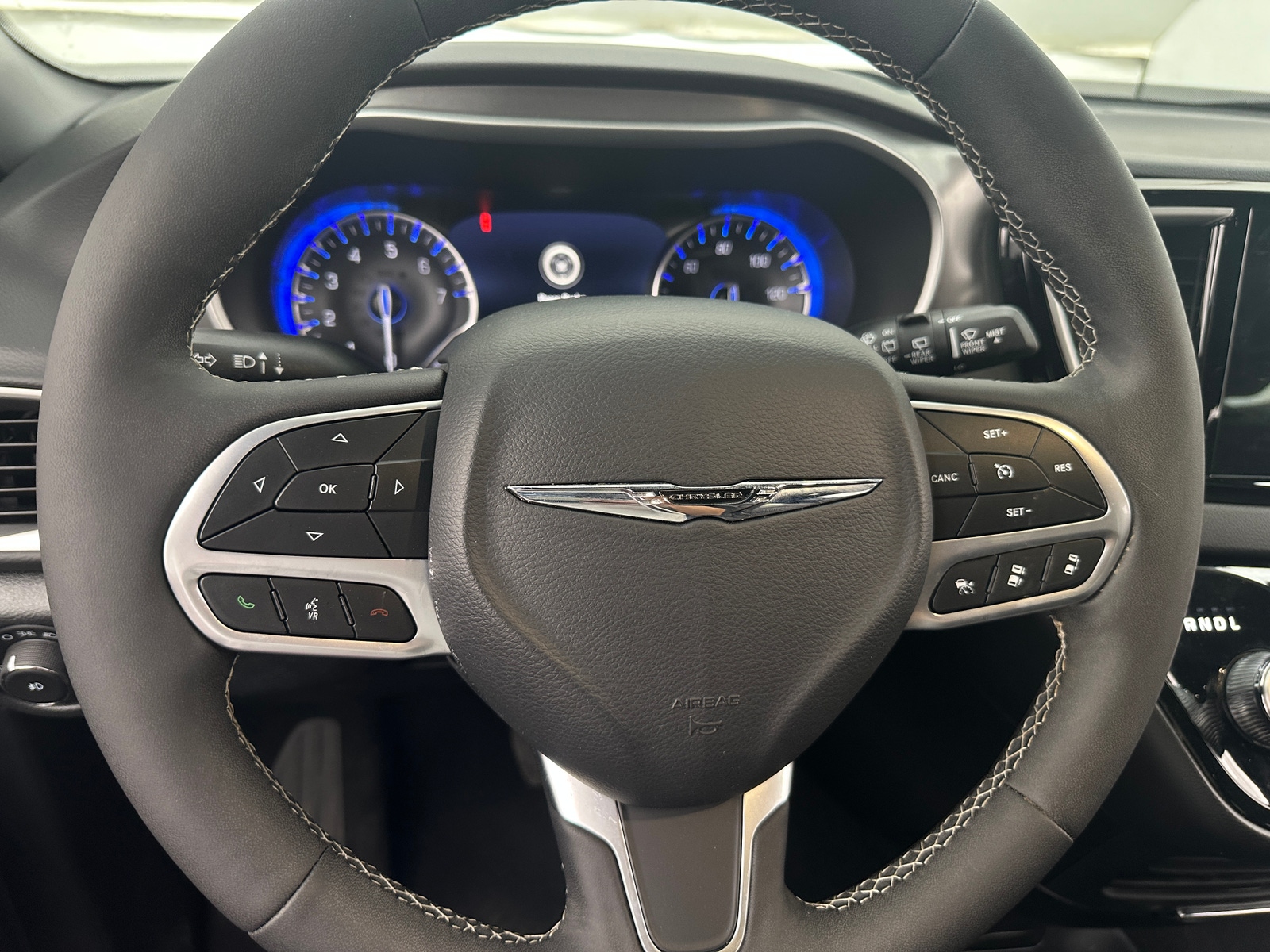 Thumbnail: 2025 Chrysler Pacifica - 4