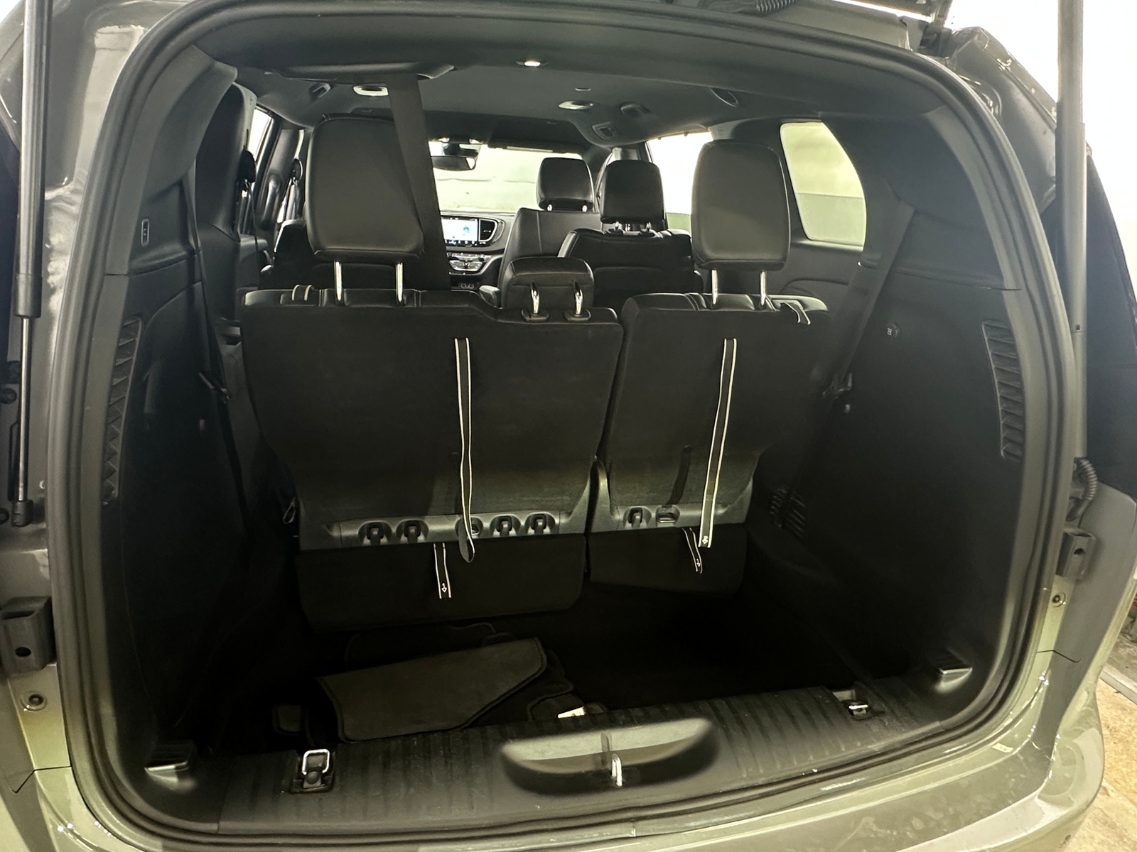 Thumbnail: 2025 Chrysler Pacifica - 6