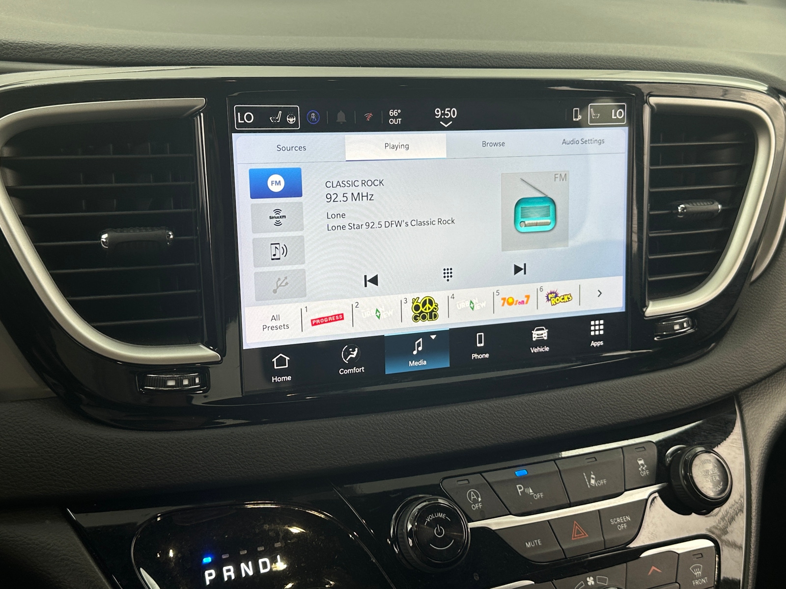 Thumbnail: 2025 Chrysler Pacifica - 3