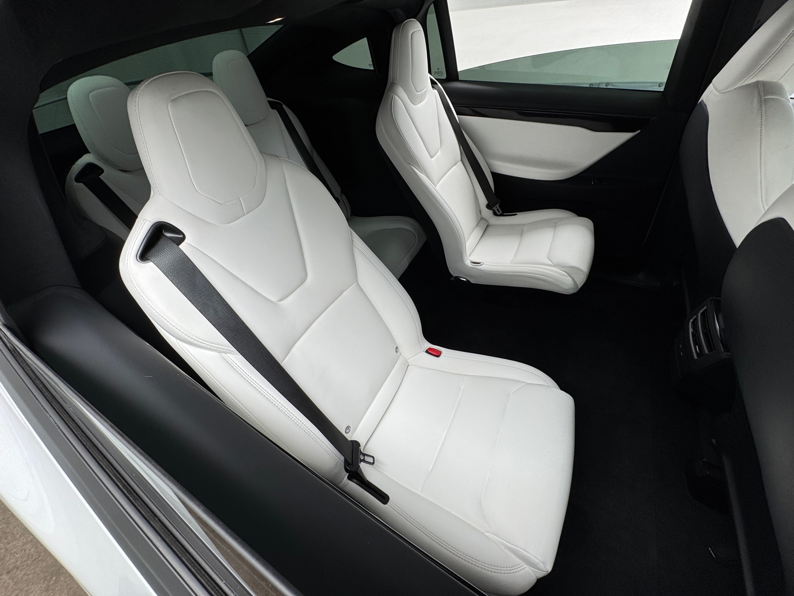 Thumbnail: 2020 Tesla Model X - 4