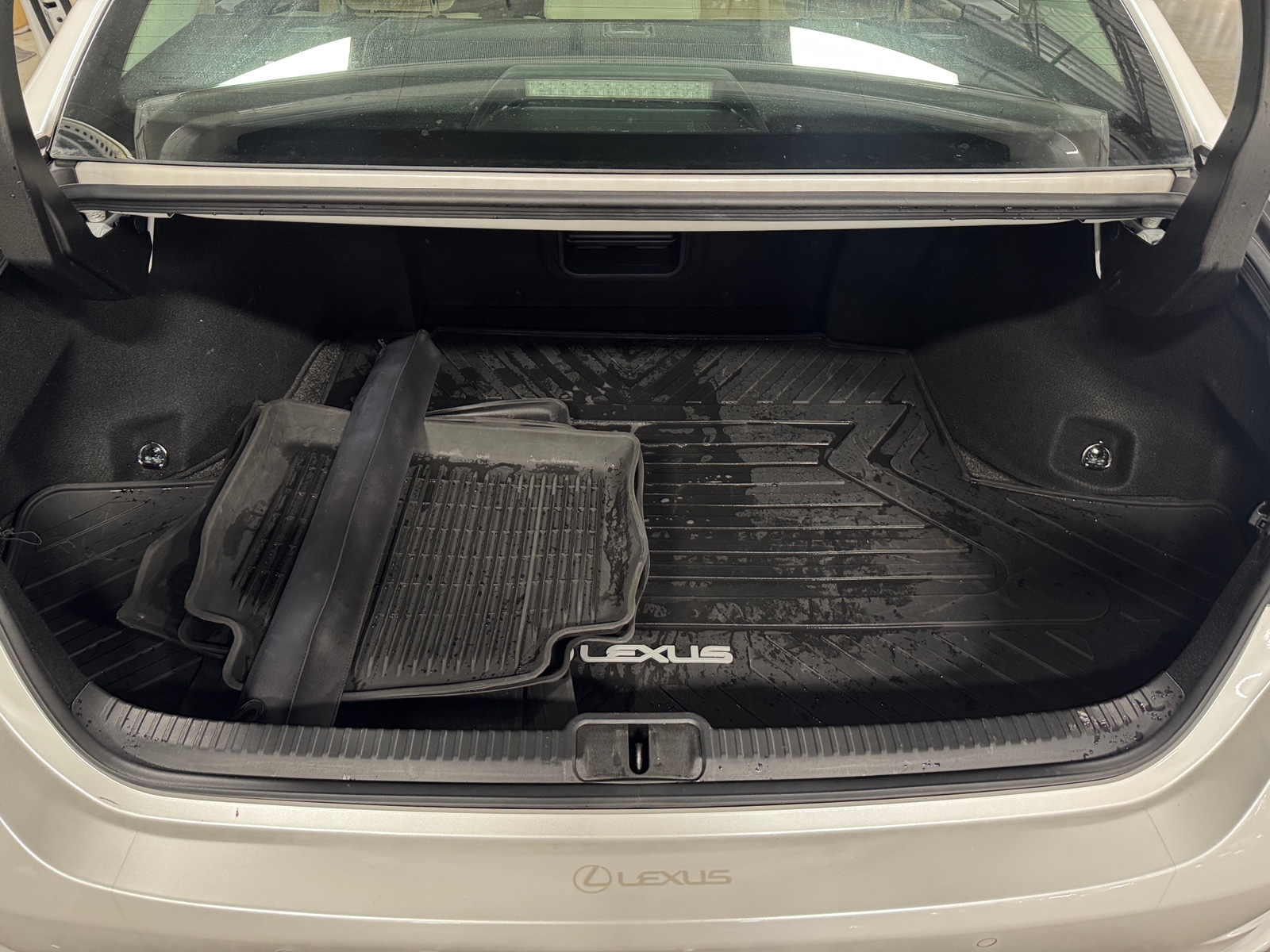 Thumbnail: 2022 Lexus ES - 6