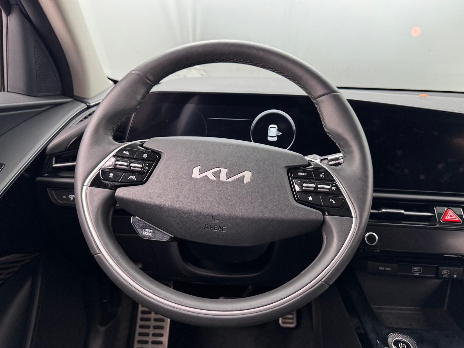 Thumbnail: 2023 Kia Niro - 4