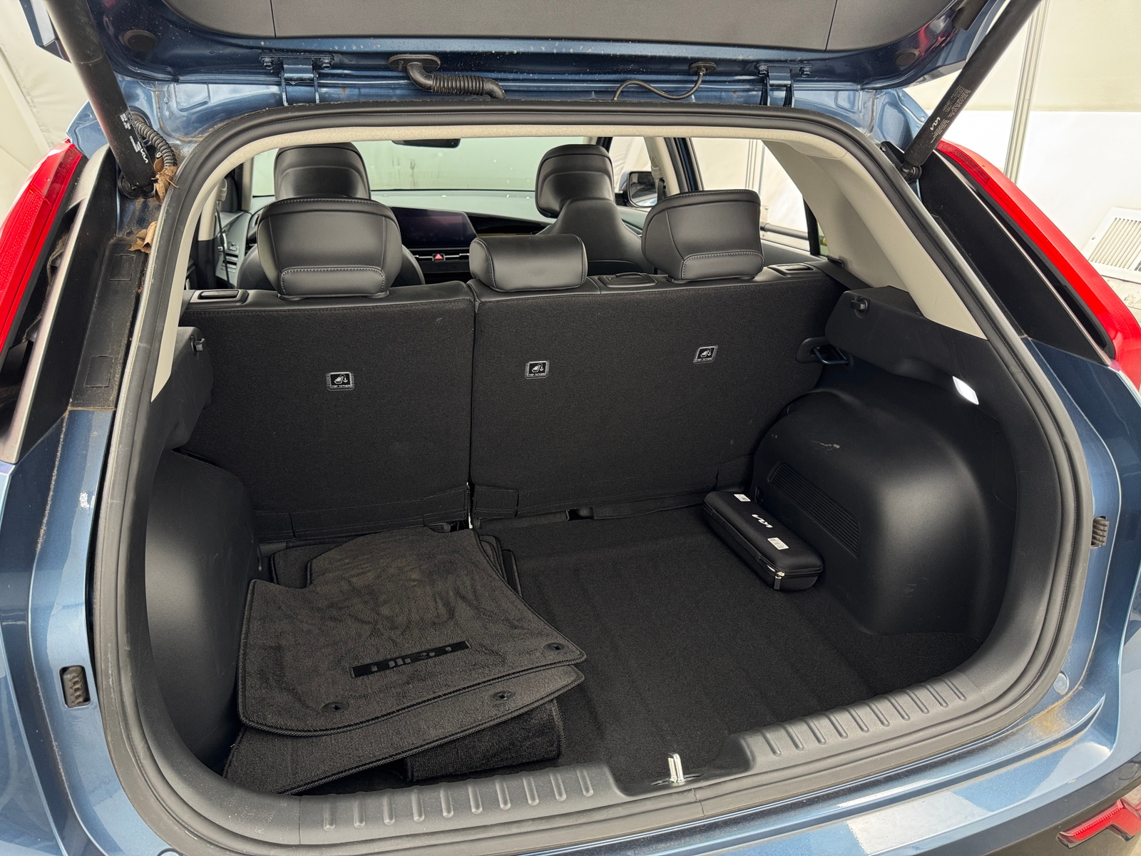 Thumbnail: 2023 Kia Niro - 6