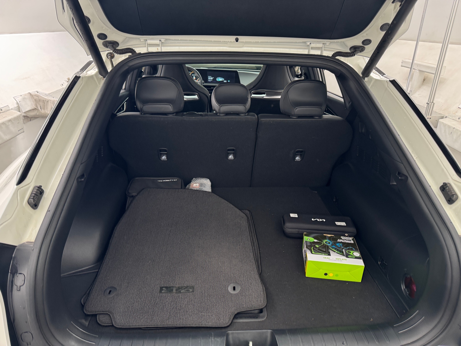 Thumbnail: 2024 Kia EV6 - 7