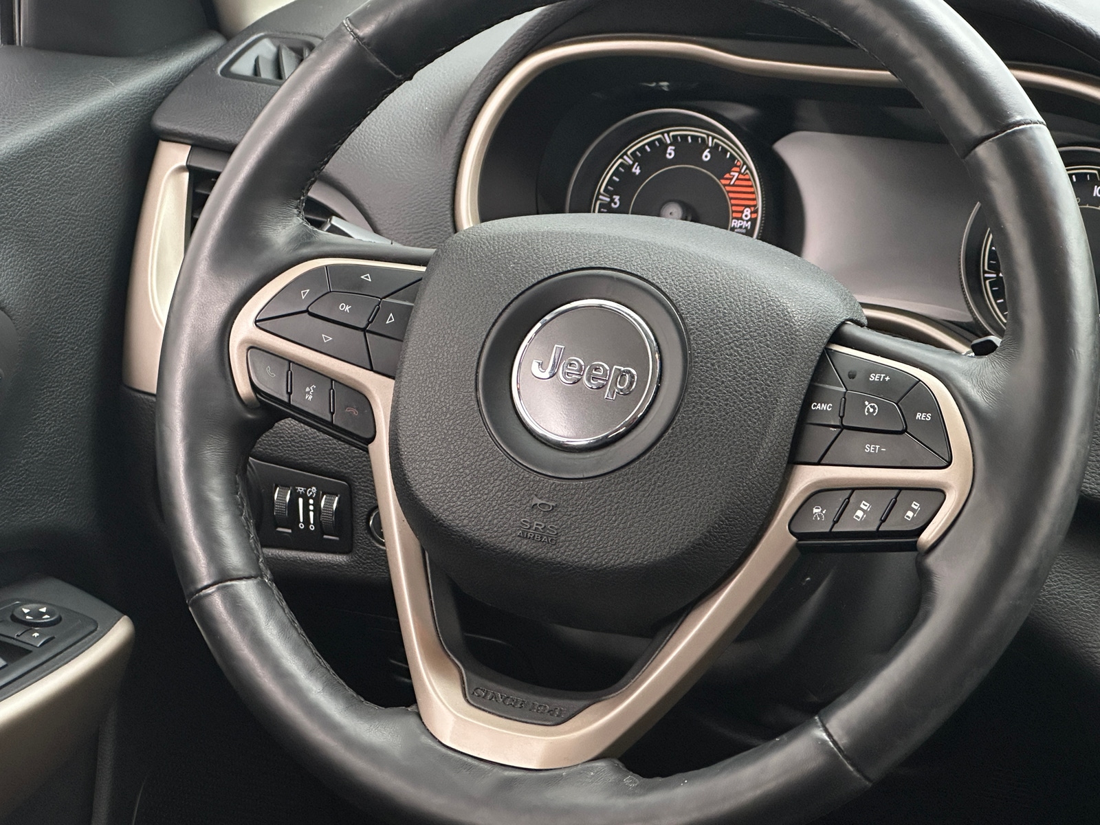 Thumbnail: 2018 Jeep Cherokee - 4