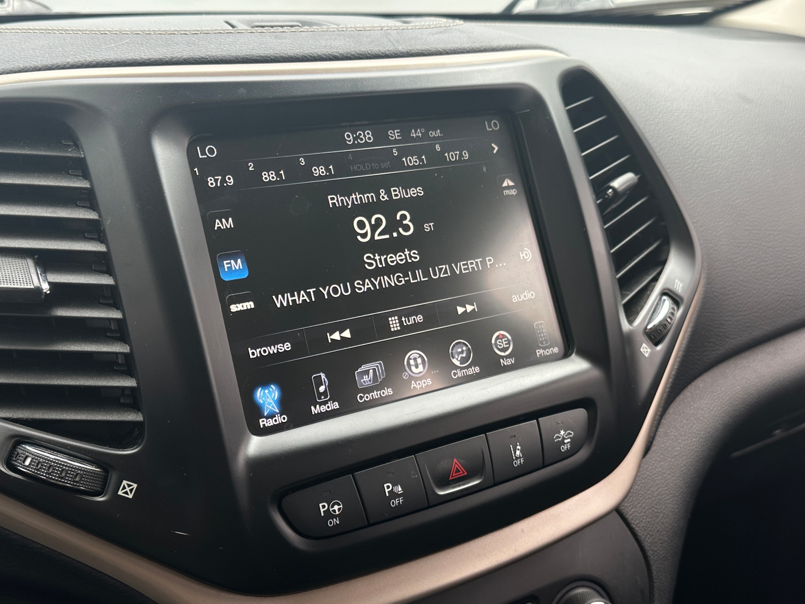 Thumbnail: 2018 Jeep Cherokee - 3