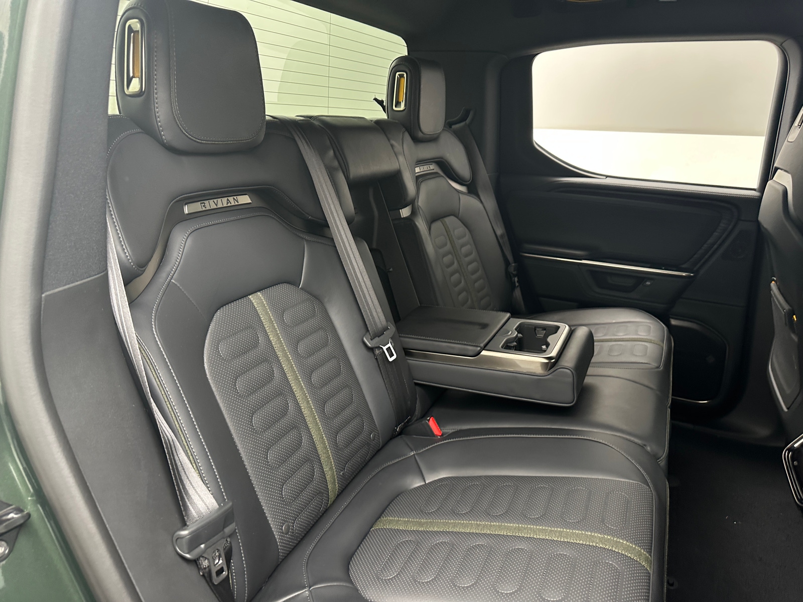 Thumbnail: 2025 Rivian R1T - 5