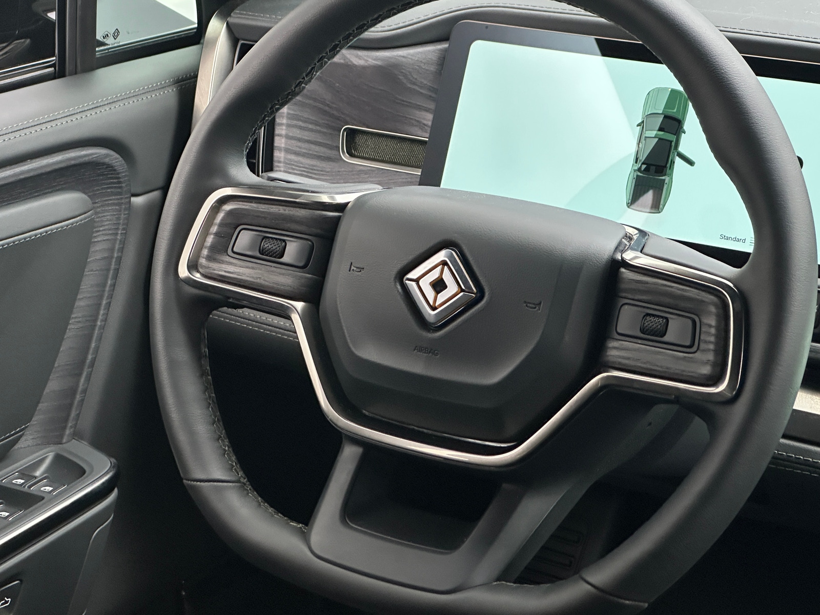 Thumbnail: 2025 Rivian R1T - 4