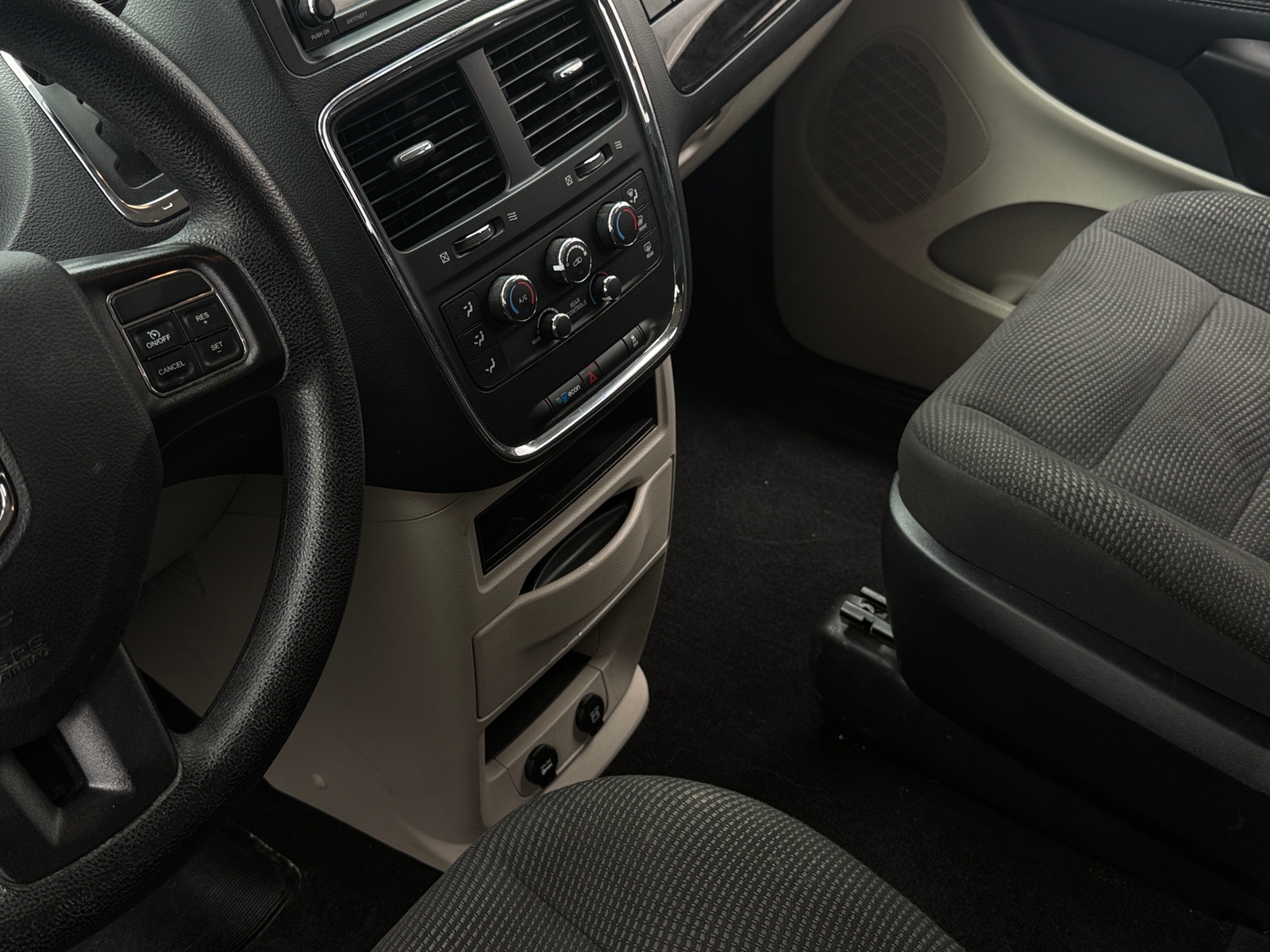 Thumbnail: 2020 Dodge Grand Caravan - 7