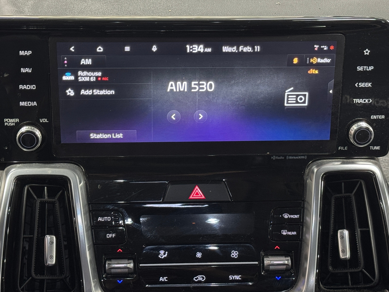 Thumbnail: 2023 Kia Sorento - 3