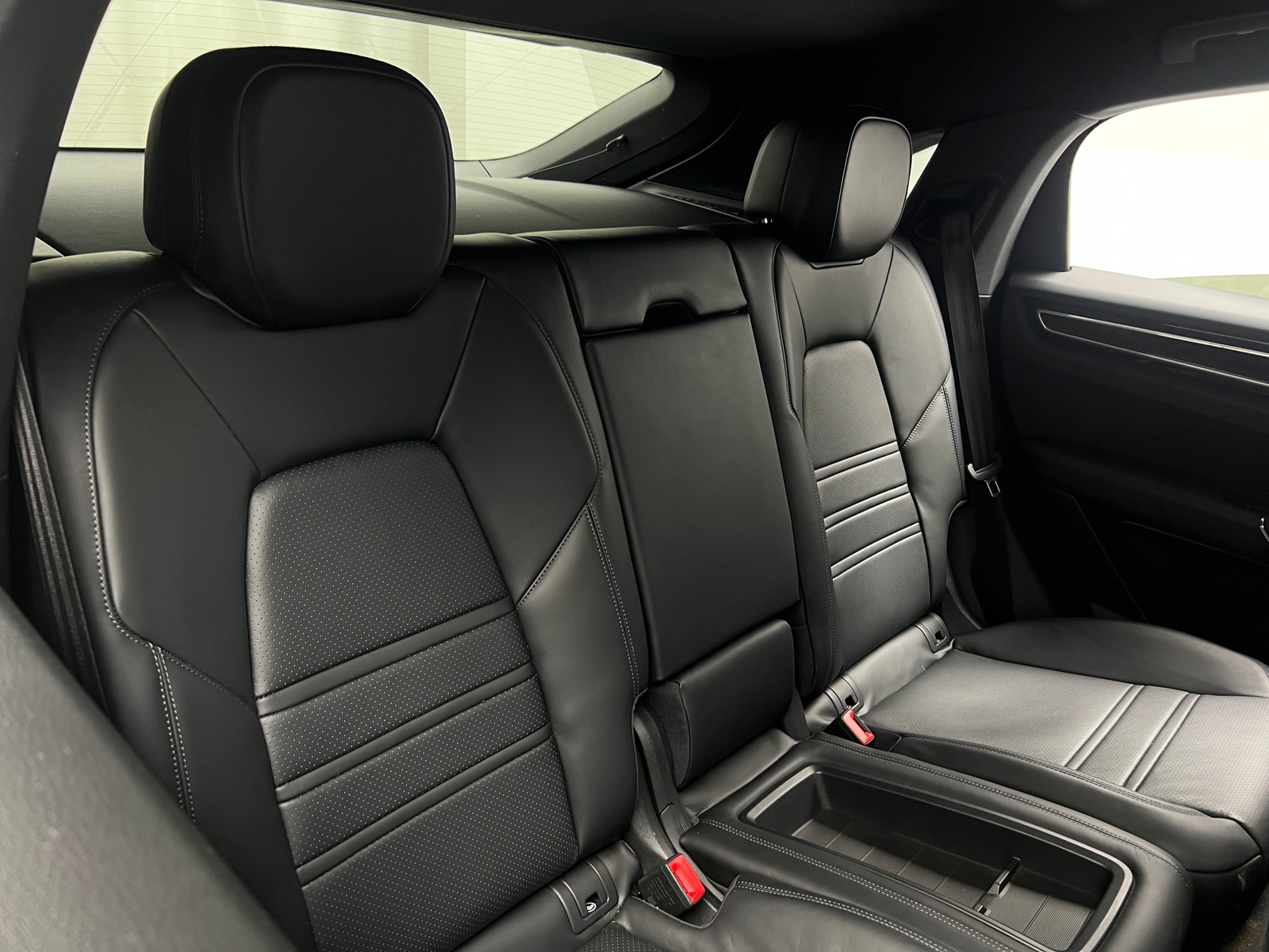 Thumbnail: 2023 Porsche  - 5