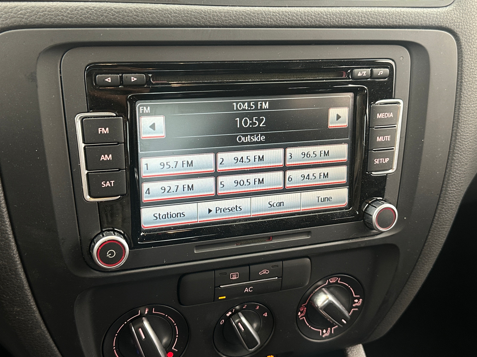 Thumbnail: 2012 Volkswagen Jetta - 4