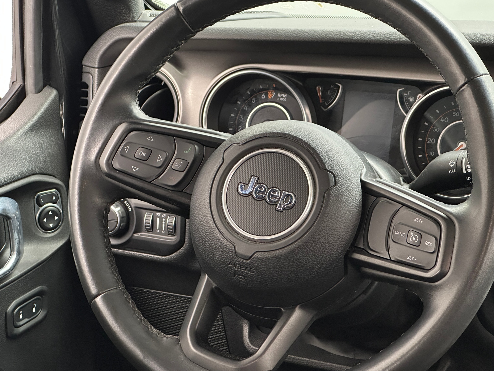 Thumbnail: 2022 Jeep Gladiator - 5