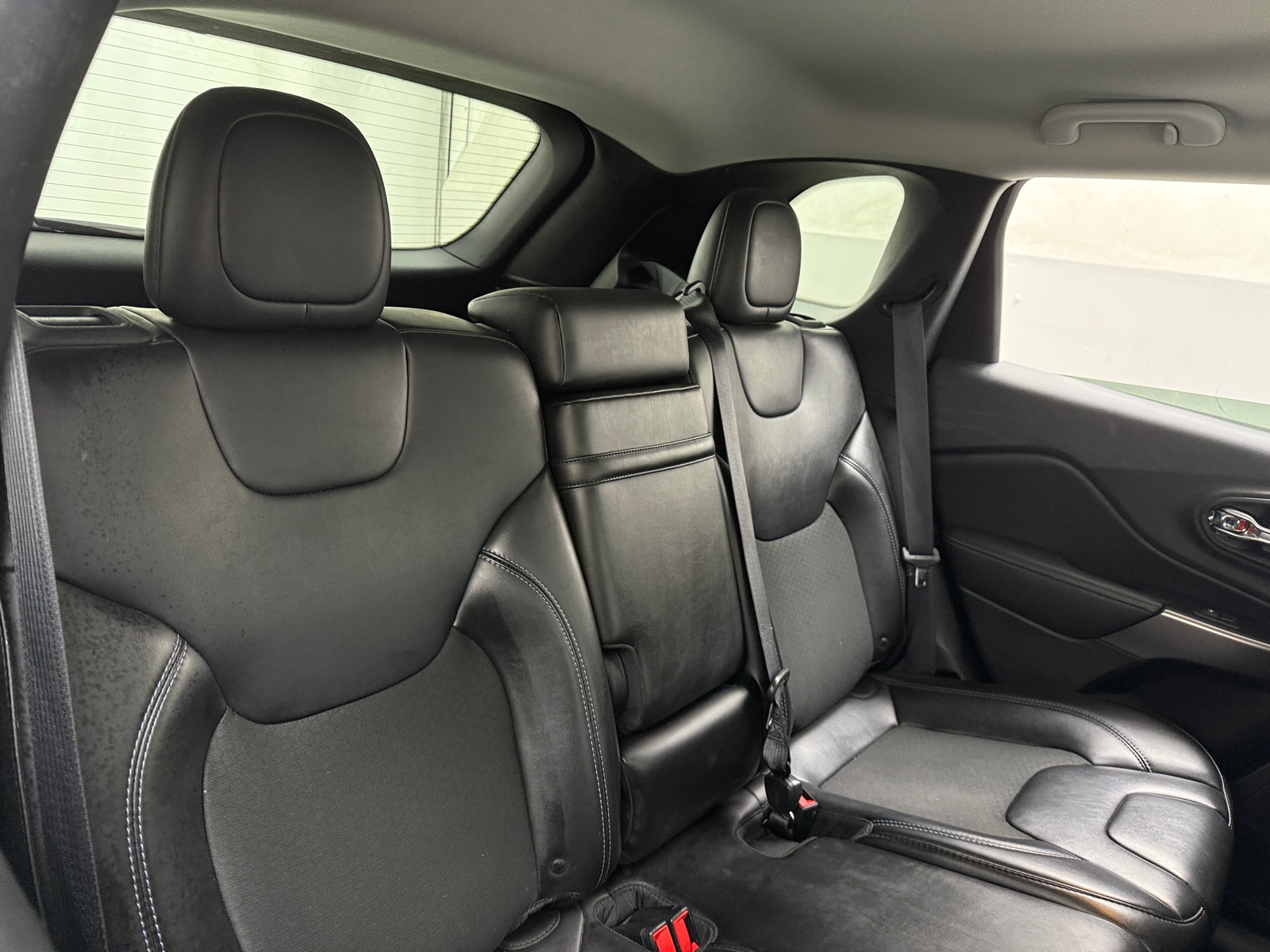 Thumbnail: 2019 Jeep Cherokee - 6