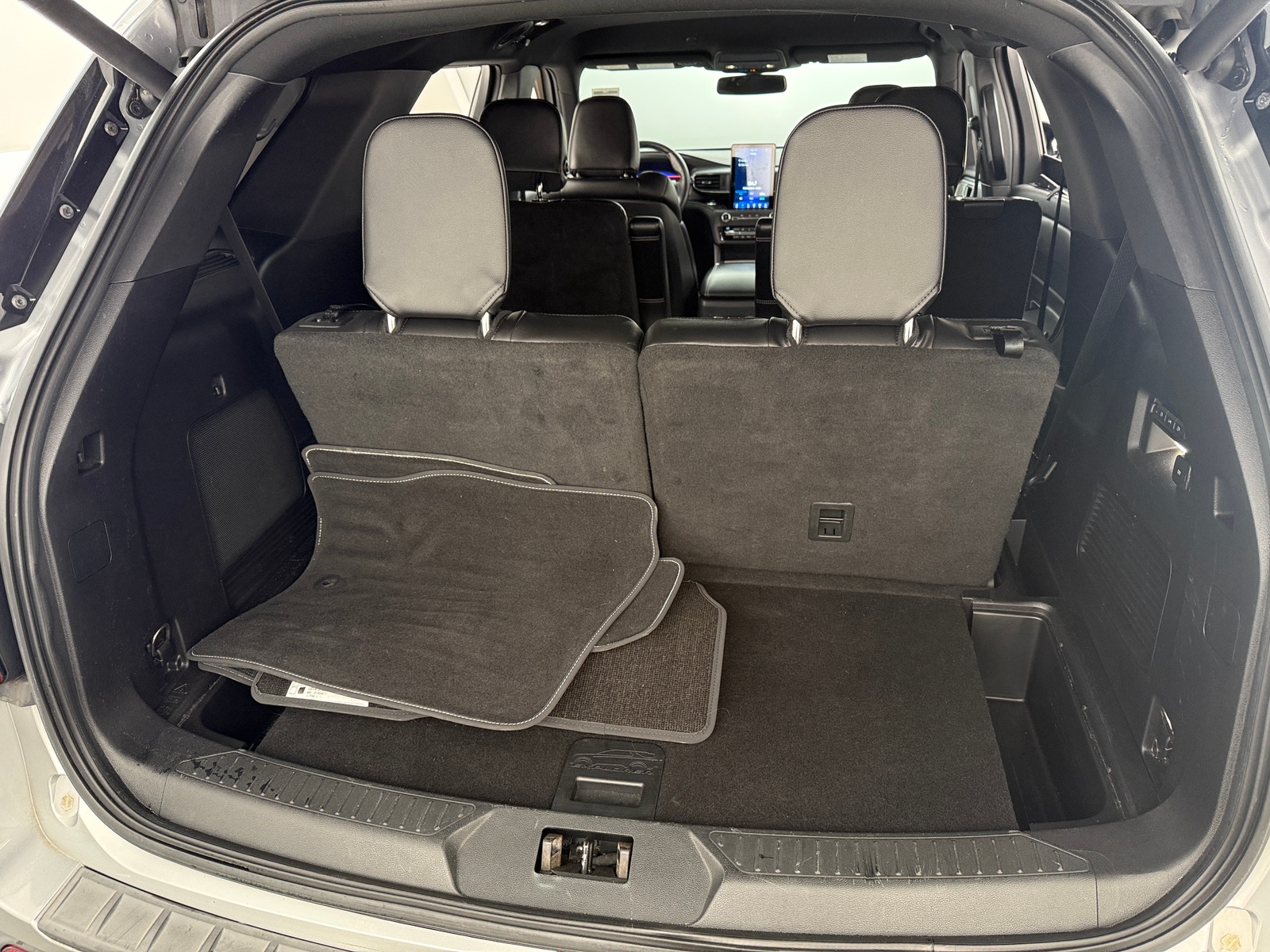 Thumbnail: 2020 Ford Explorer - 6