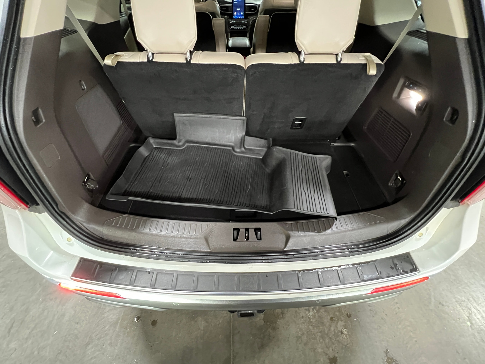 Thumbnail: 2020 Ford Explorer - 6