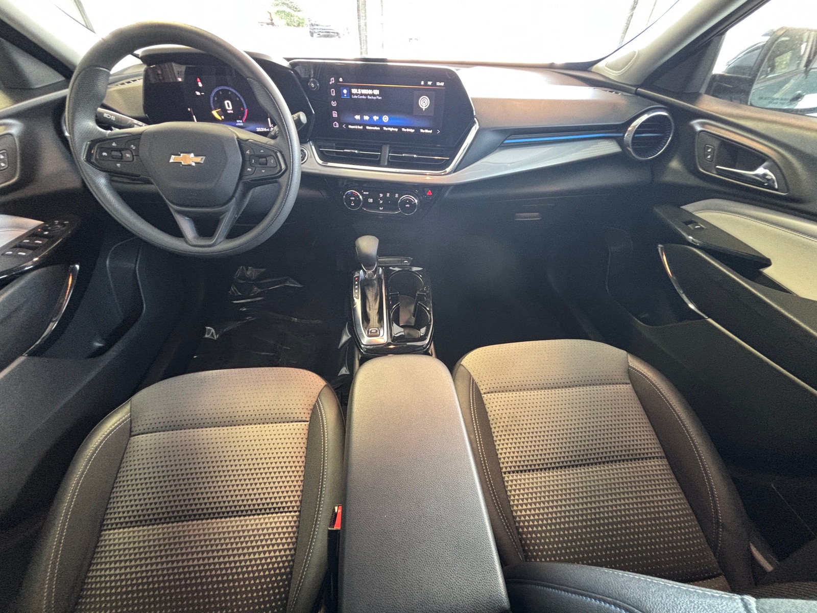 Thumbnail: 2025 Chevrolet Trax - 3