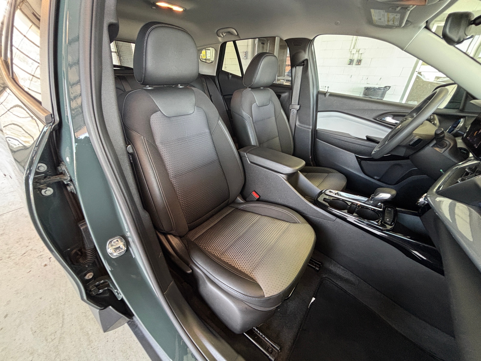 Thumbnail: 2025 Chevrolet Trax - 2