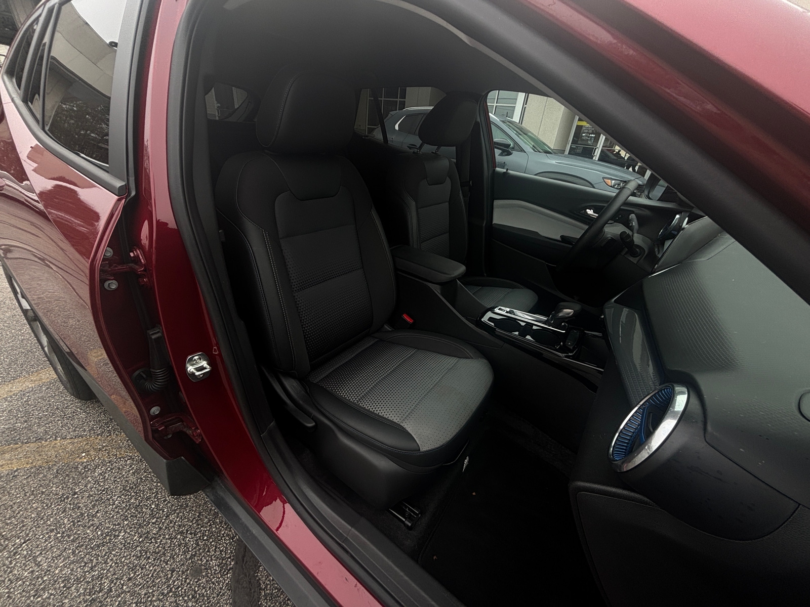 Thumbnail: 2025 Chevrolet Trax - 2