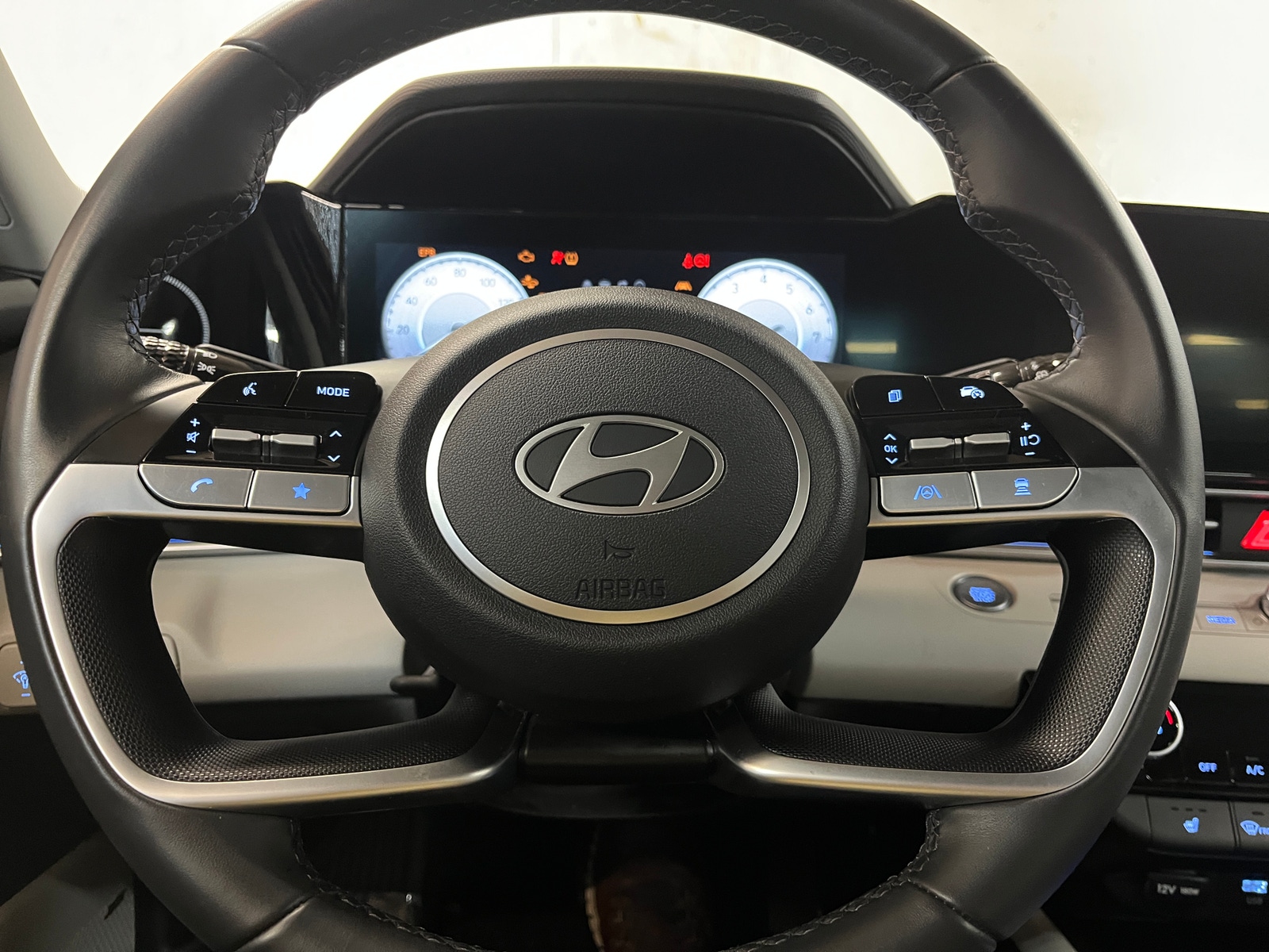 Thumbnail: 2025 Hyundai Elantra - 4