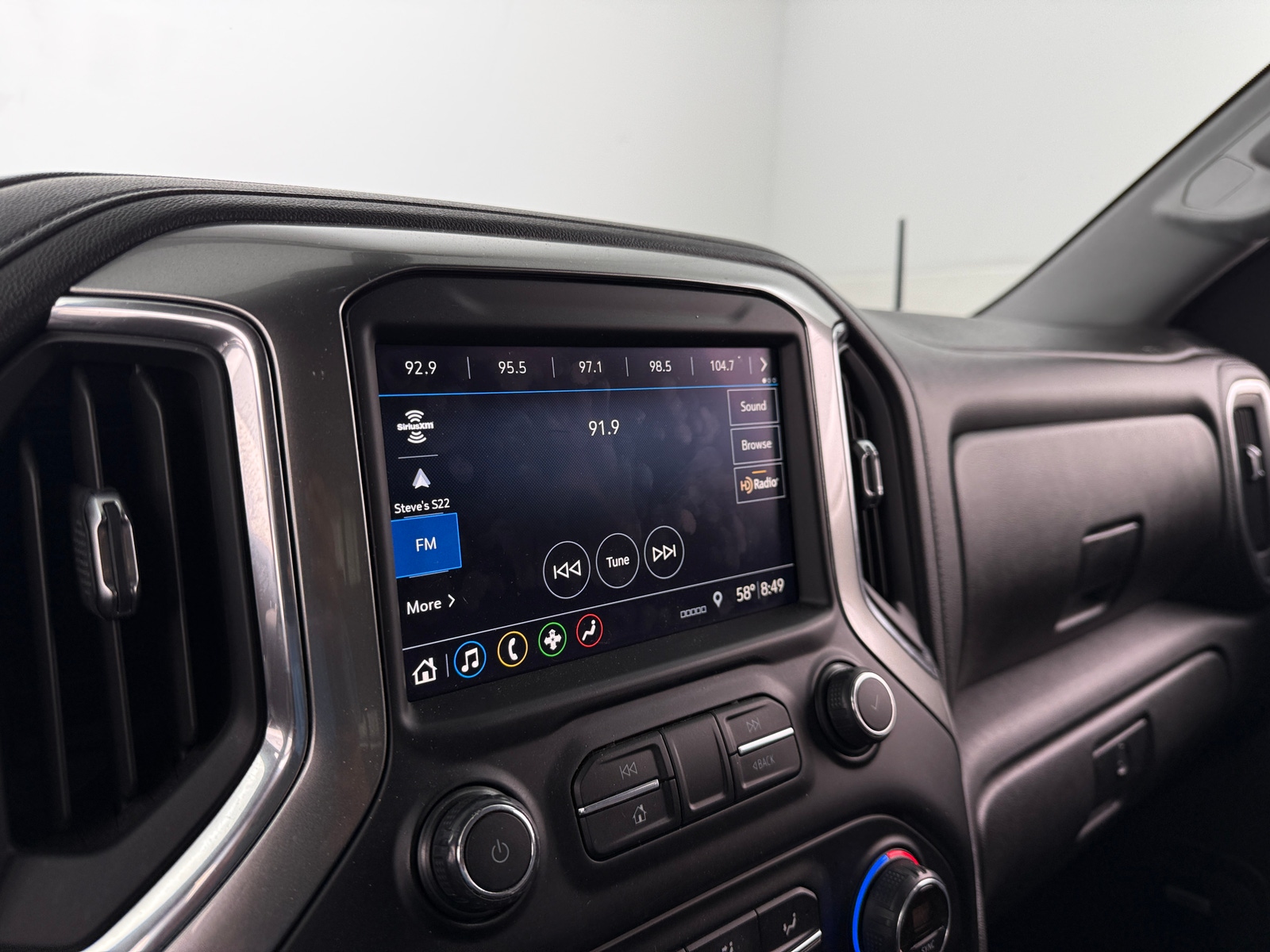 Thumbnail: 2019 Chevrolet Silverado 1500 - 3