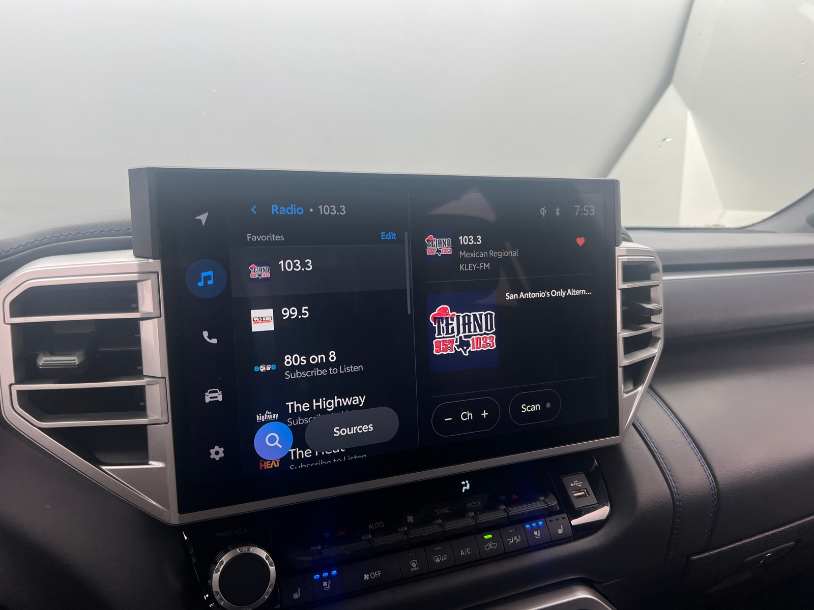 Thumbnail: 2025 Toyota Tundra - 3