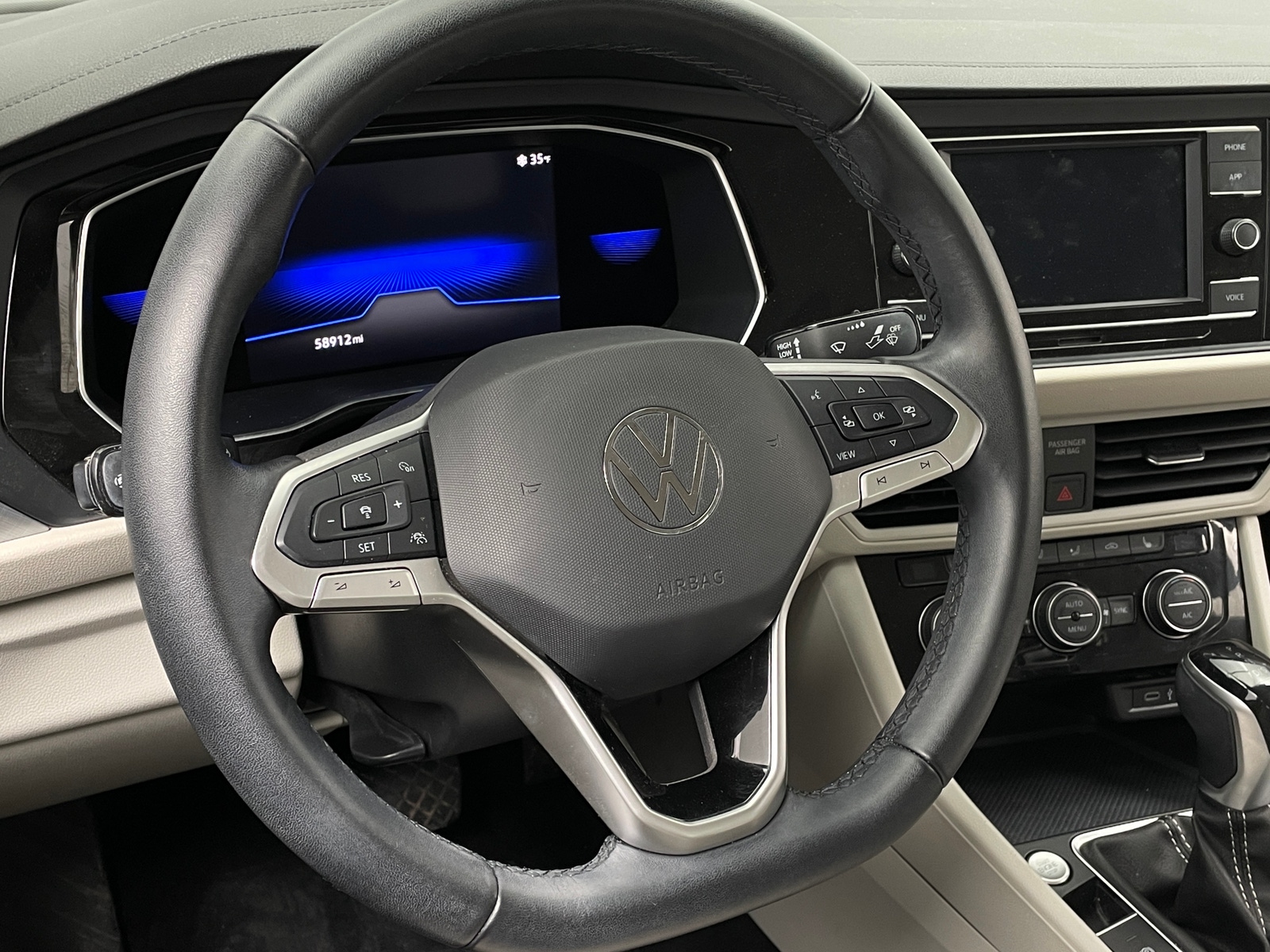 Thumbnail: 2022 Volkswagen Jetta - 4