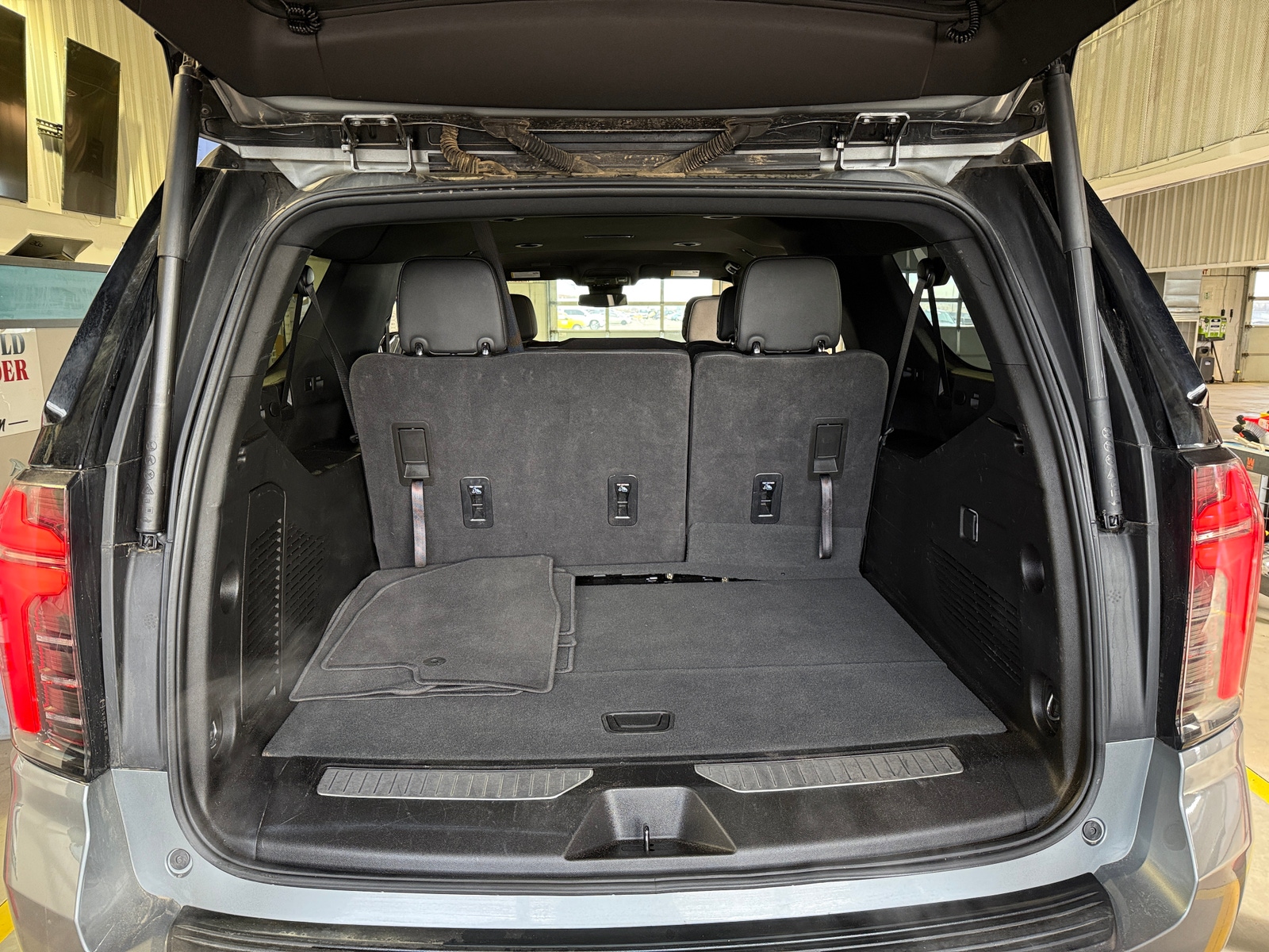 Thumbnail: 2025 Chevrolet Suburban - 6