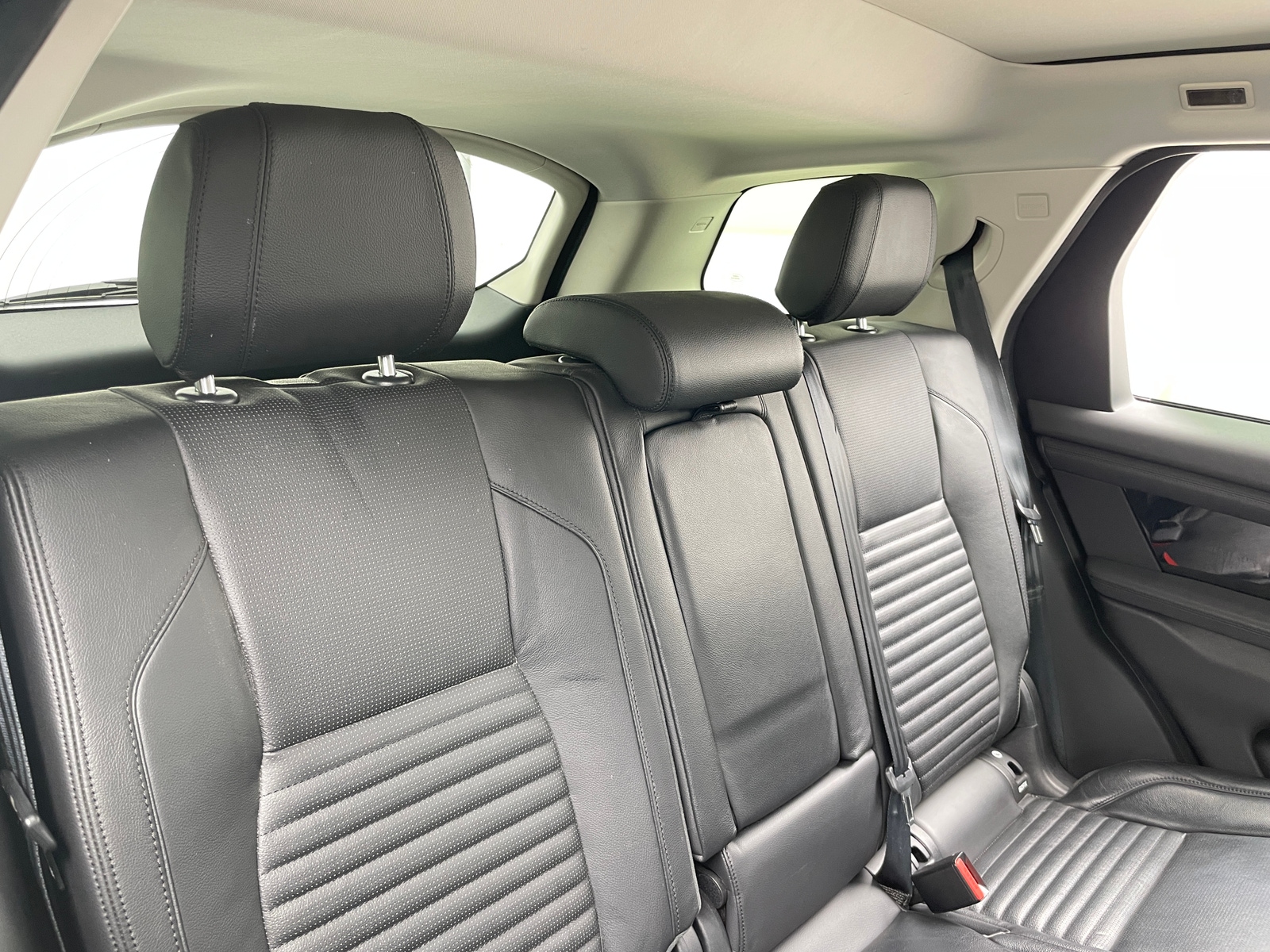 Thumbnail: 2020 Land Rover Discovery Sport - 5