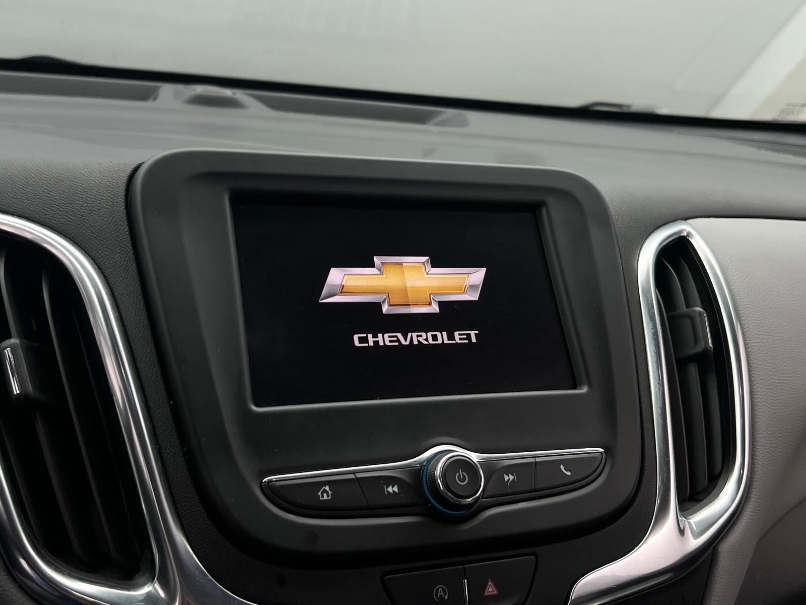 Thumbnail: 2022 Chevrolet Equinox - 4