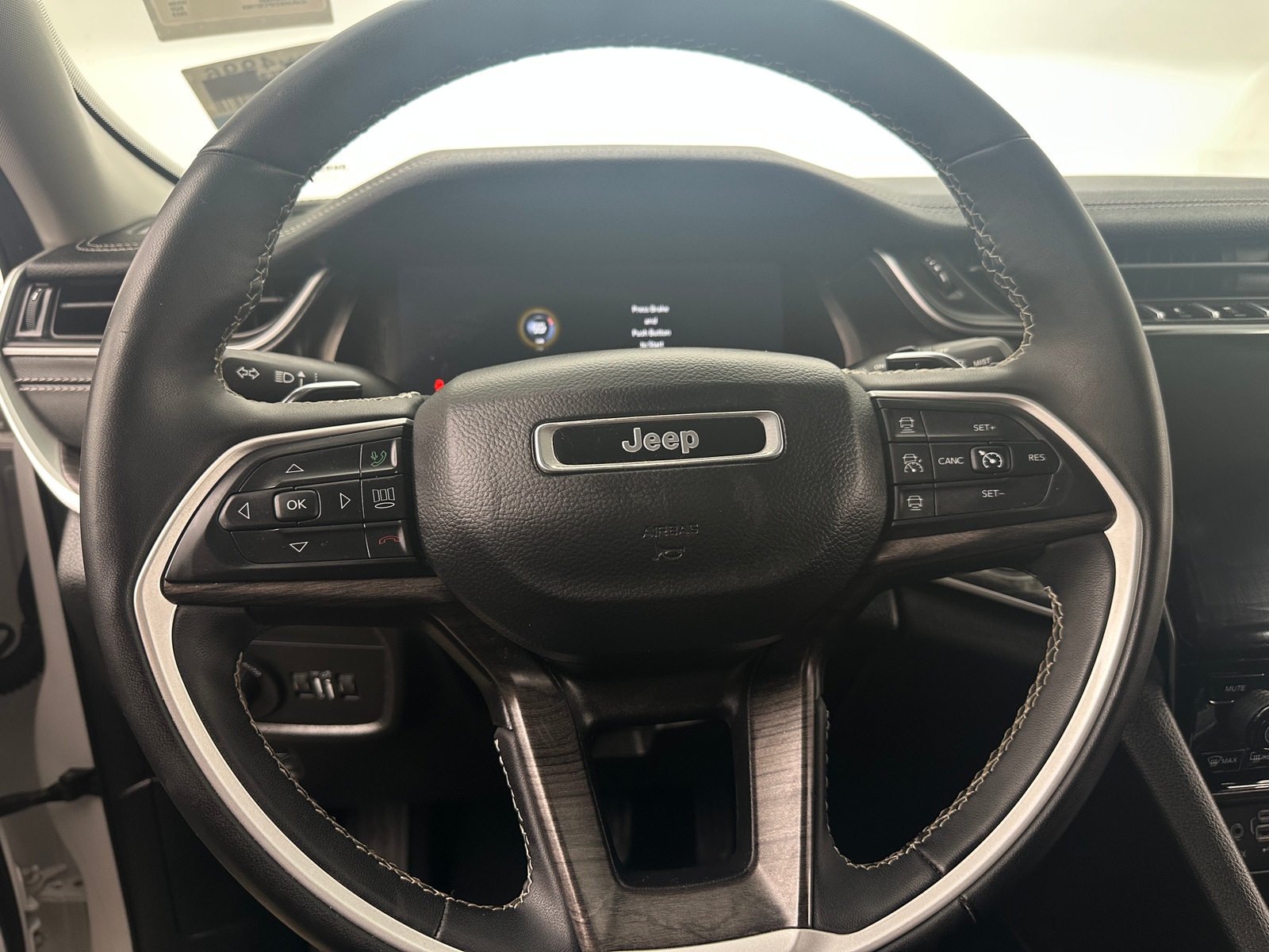 Thumbnail: 2023 Jeep Grand Cherokee - 4