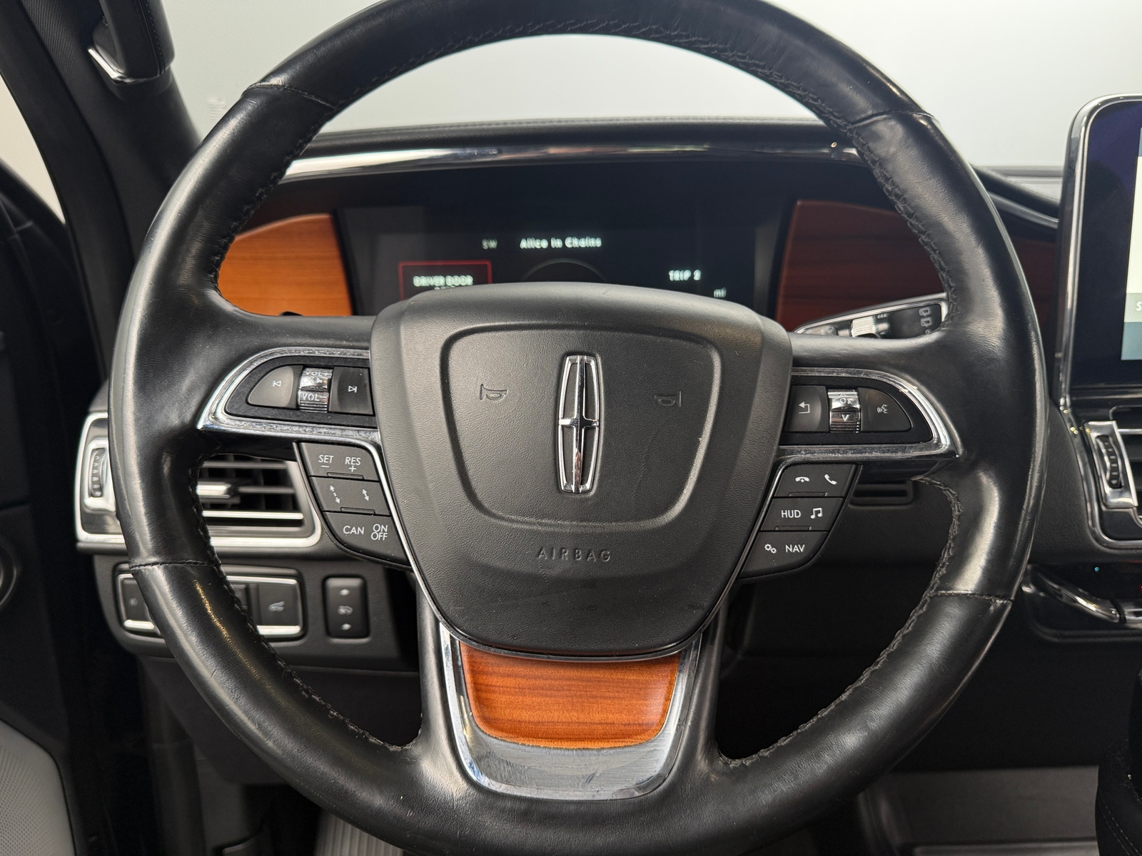 Thumbnail: 2019 Lincoln Navigator - 4