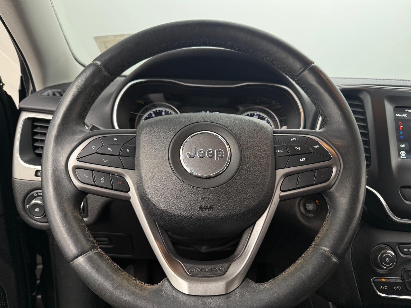 Thumbnail: 2019 Jeep Cherokee - 5