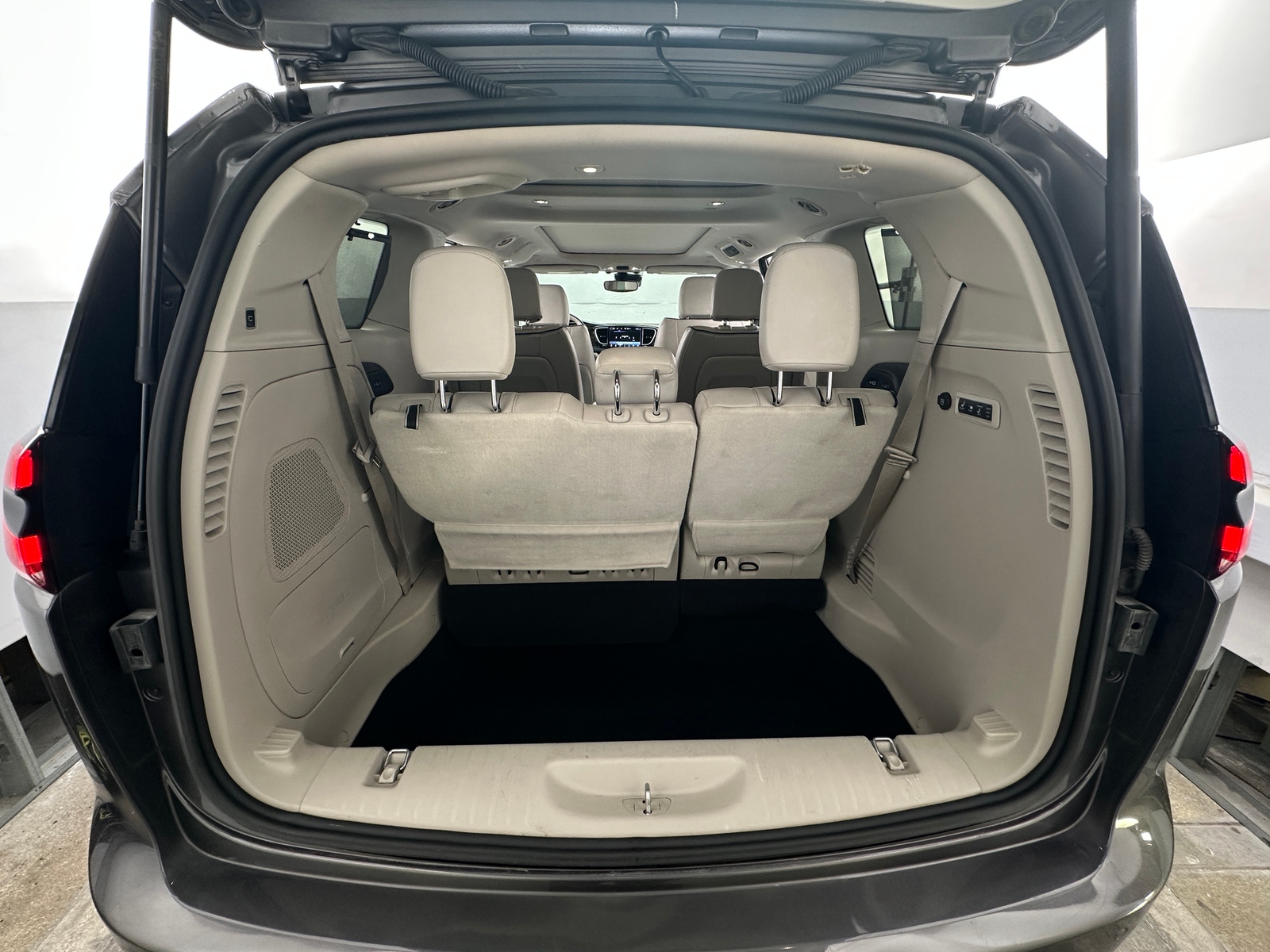 Thumbnail: 2021 Chrysler Pacifica - 6