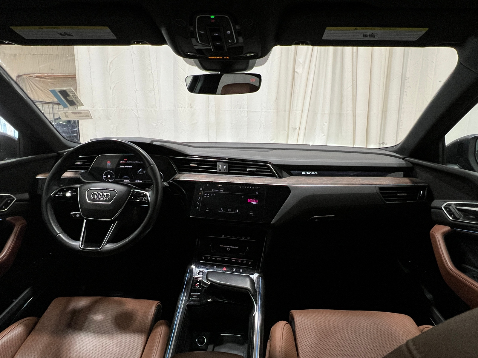 Thumbnail: 2022 Audi e-tron S - 2