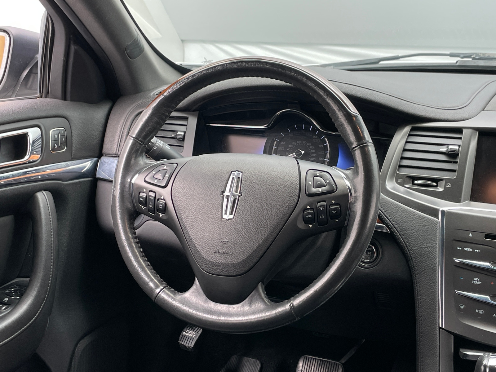 Thumbnail: 2013 Lincoln MKS - 4