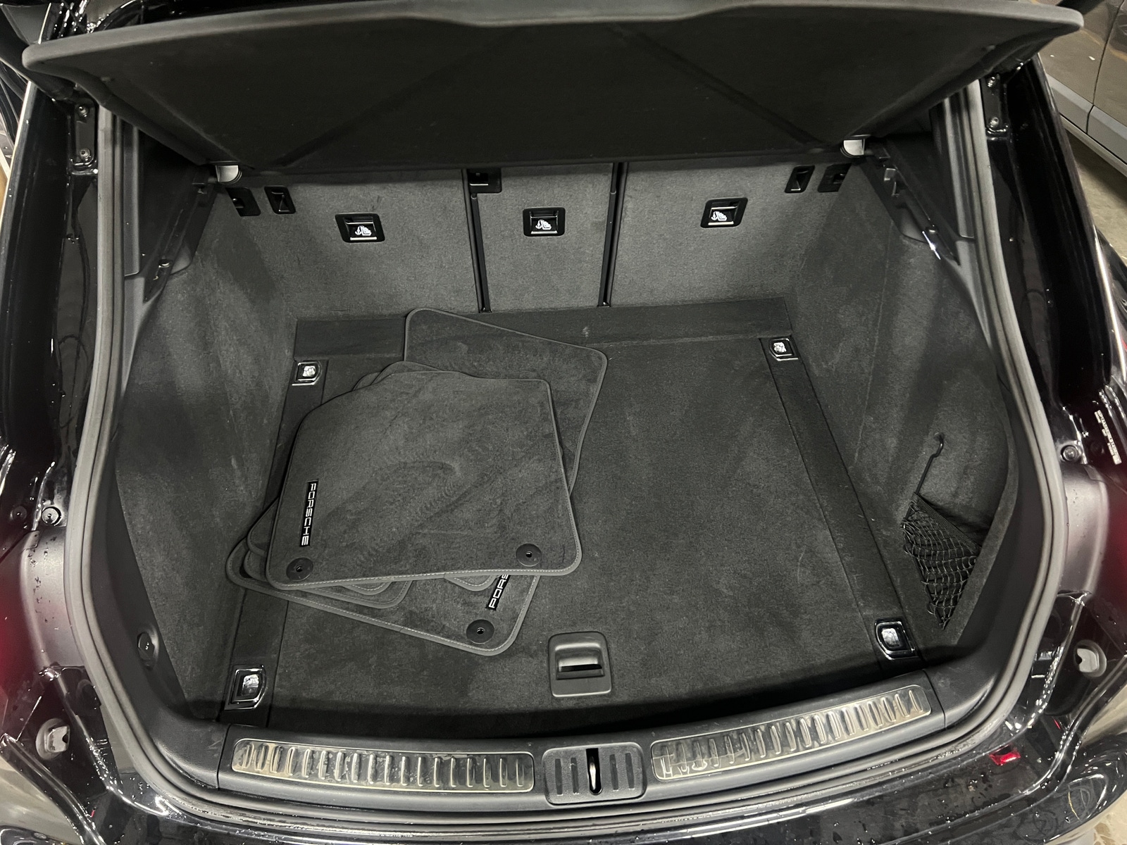 Thumbnail: 2024 Porsche Macan - 6