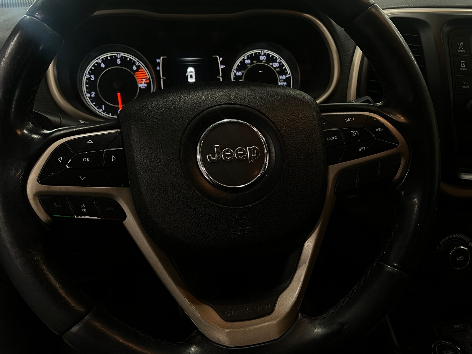 Thumbnail: 2018 Jeep Cherokee - 5