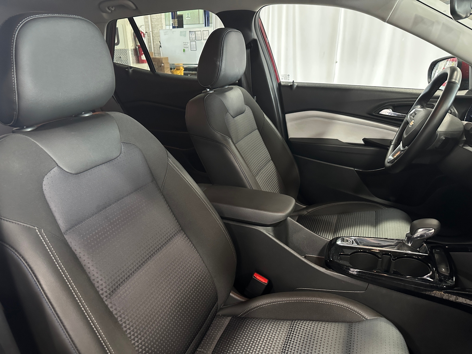 Thumbnail: 2025 Chevrolet Trax - 2