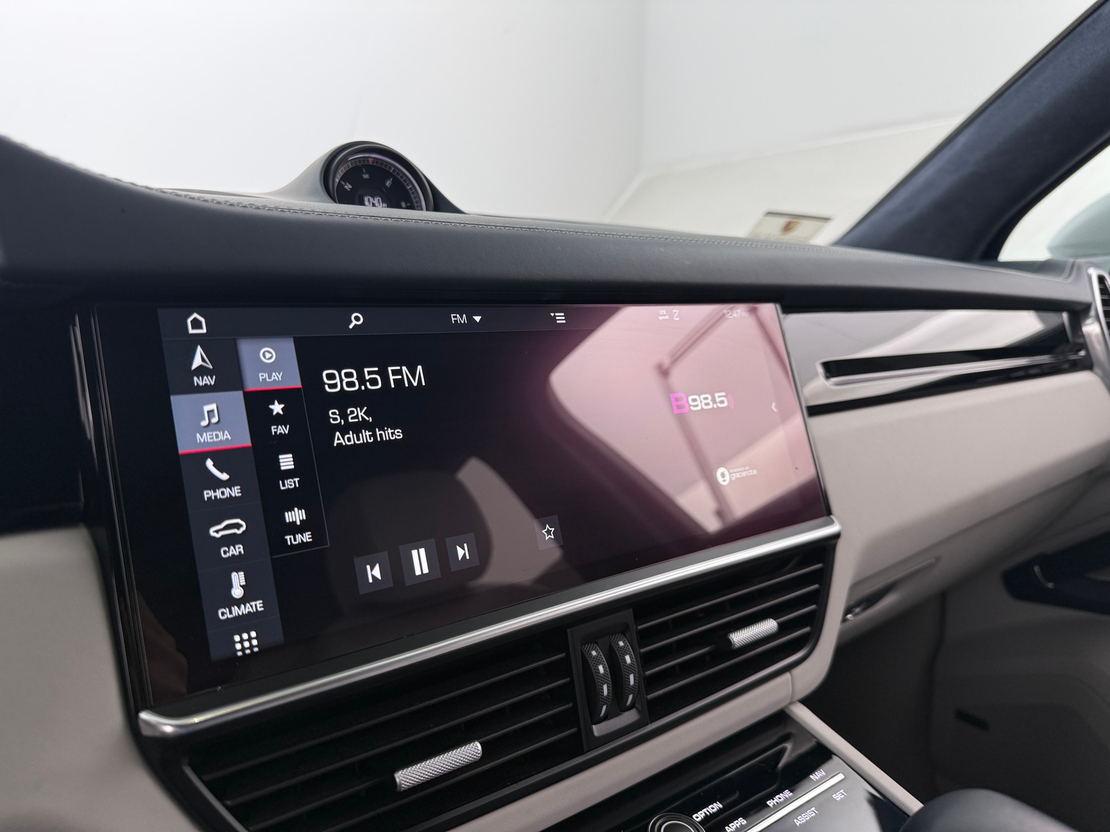 Thumbnail: 2019 Porsche Cayenne - 3