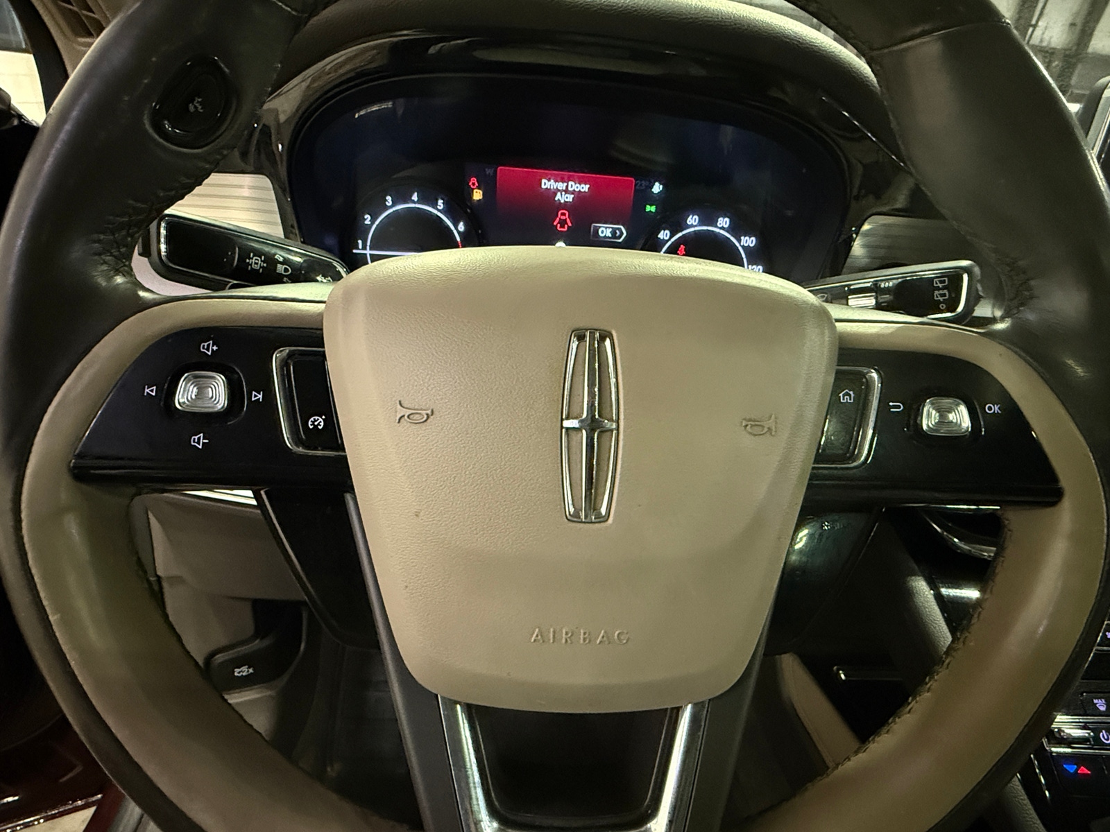 Thumbnail: 2020 Lincoln Corsair - 4