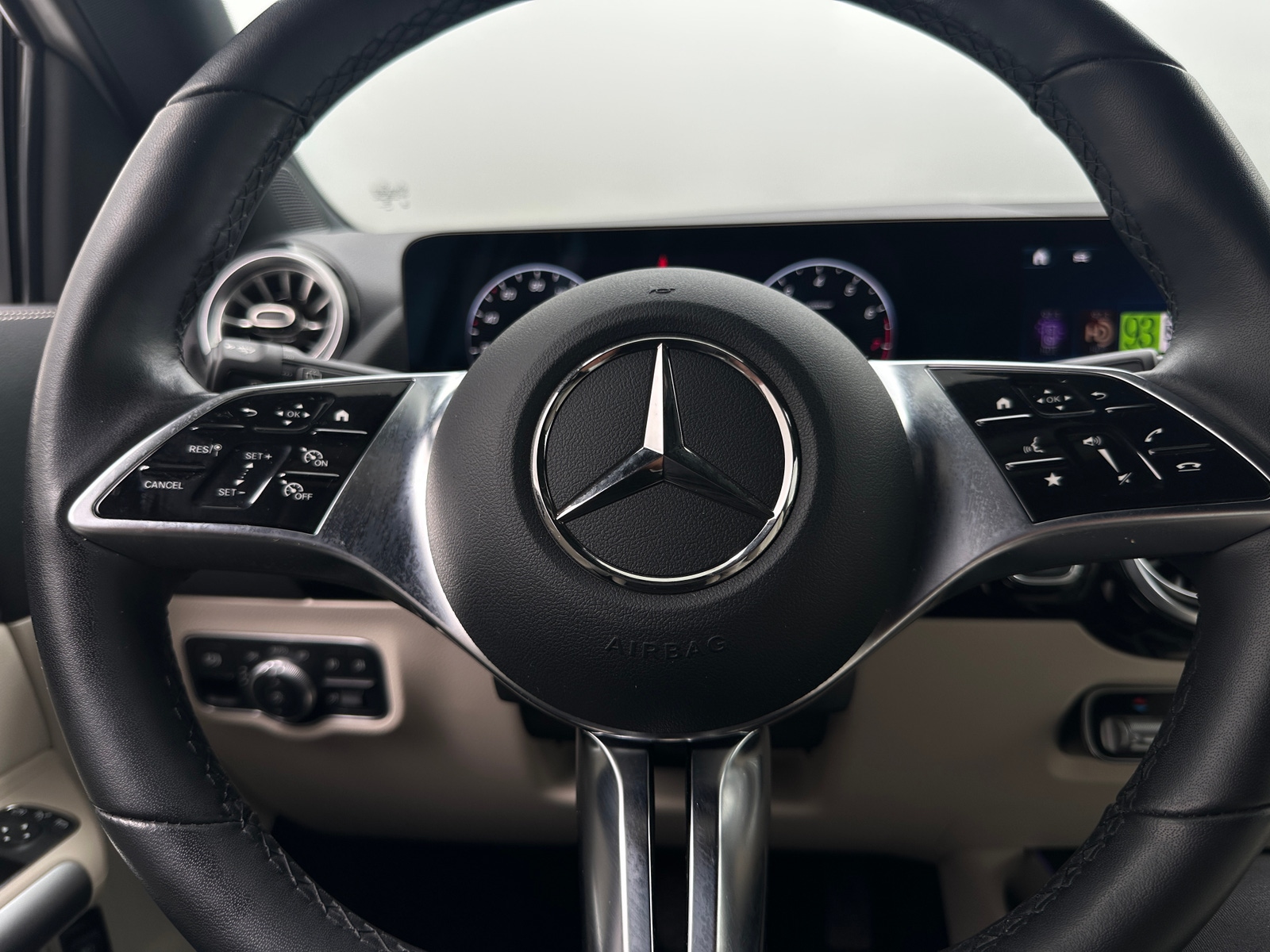 Thumbnail: 2025 Mercedes-Benz GLA - 4