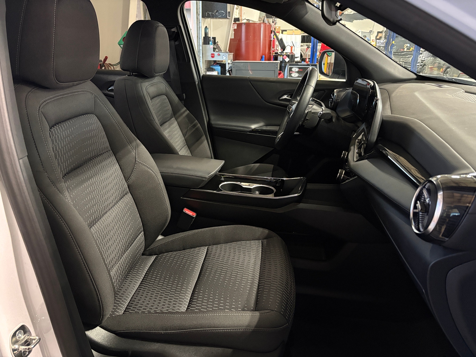 Thumbnail: 2025 Chevrolet Equinox - 2