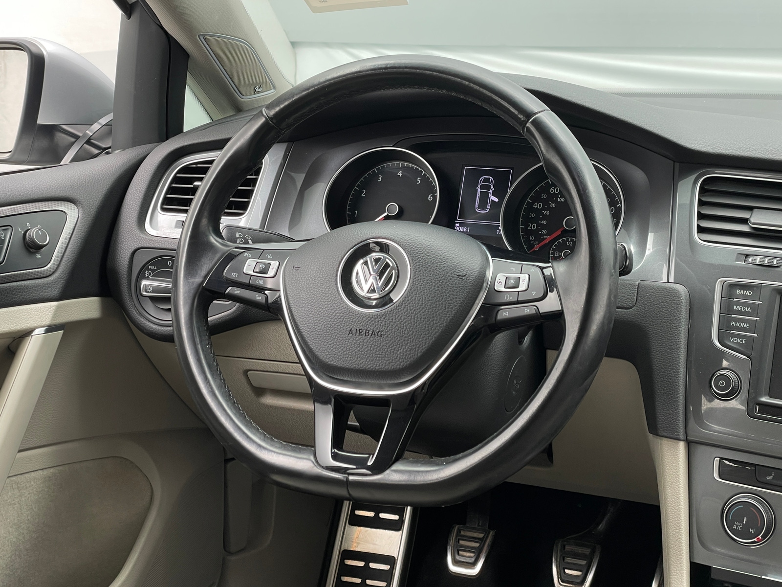 Thumbnail: 2017 Volkswagen Golf - 4