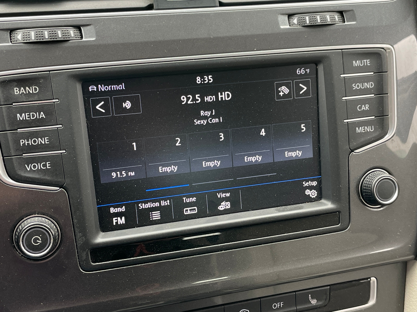 Thumbnail: 2017 Volkswagen Golf - 3